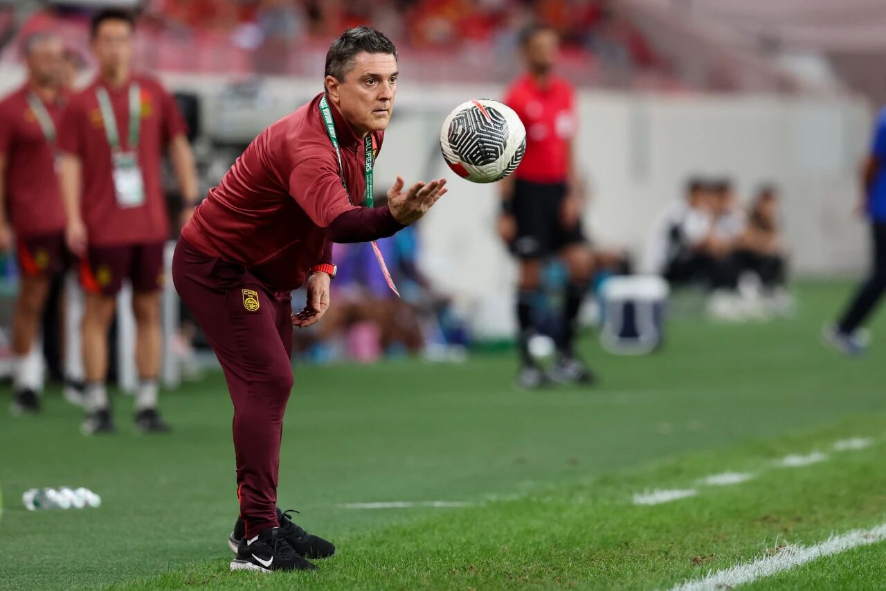 安东尼奥：下半场球队体能出现问题；王钰栋告诉我他累得不行了